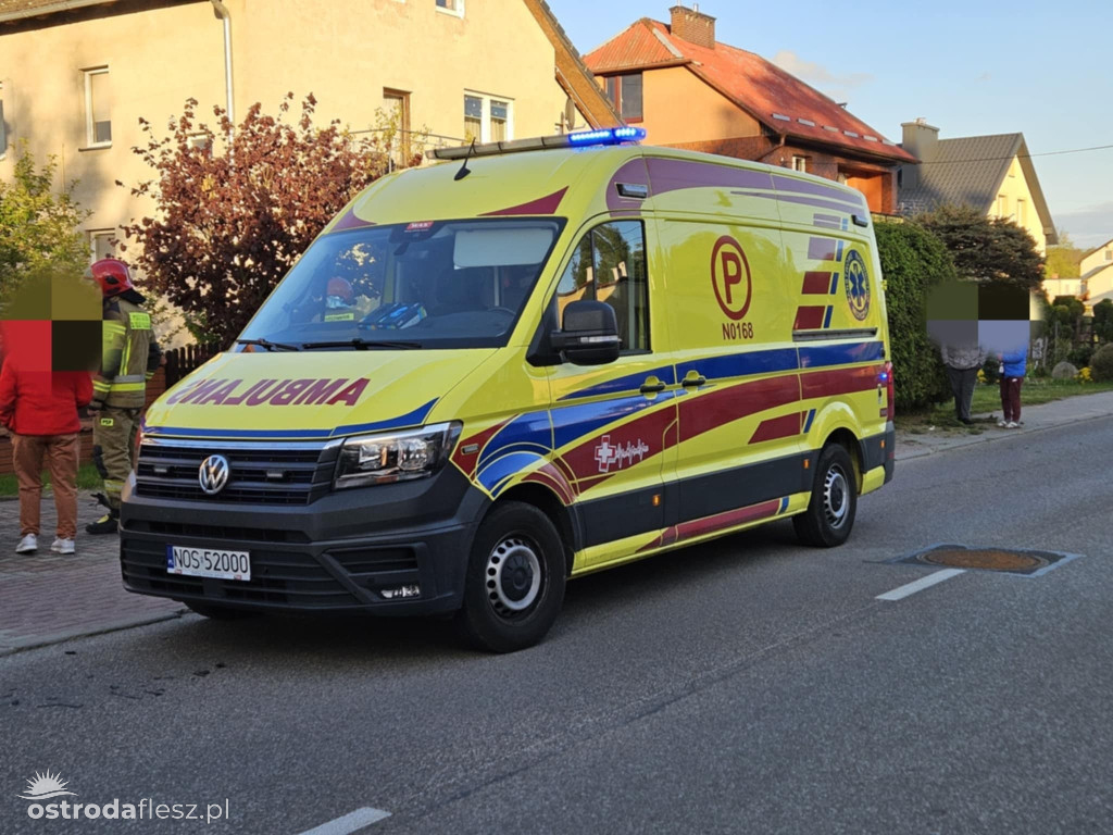 Jechał bmw, uszkodził 2 inne samochody i ogrodzenie