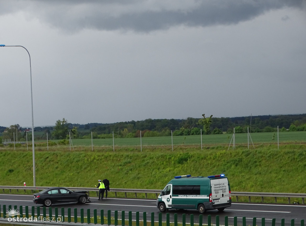 Dwa zdarzenia na S7: bmw i audi uderzyły w bariery