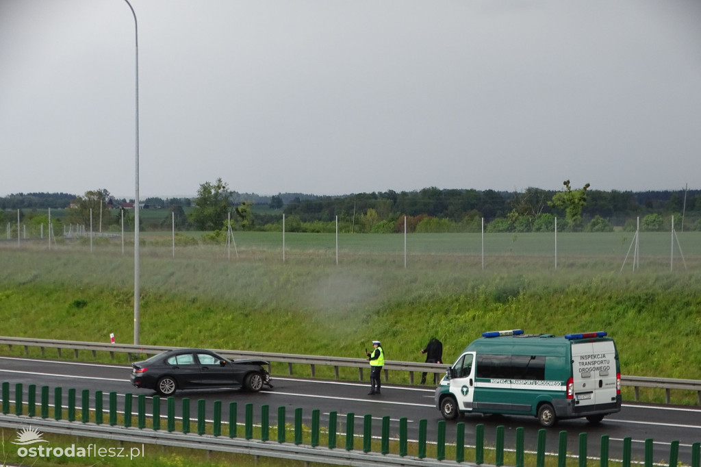Dwa zdarzenia na S7: bmw i audi uderzyły w bariery