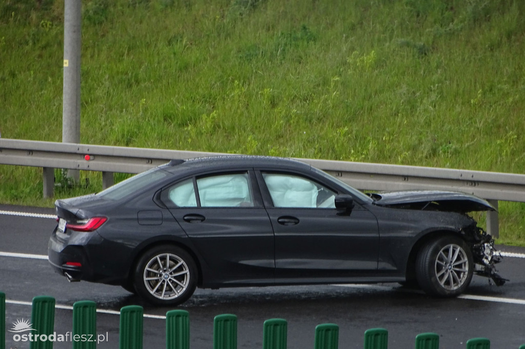 Dwa zdarzenia na S7: bmw i audi uderzyły w bariery
