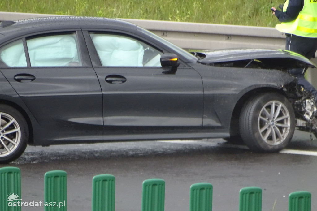 Dwa zdarzenia na S7: bmw i audi uderzyły w bariery