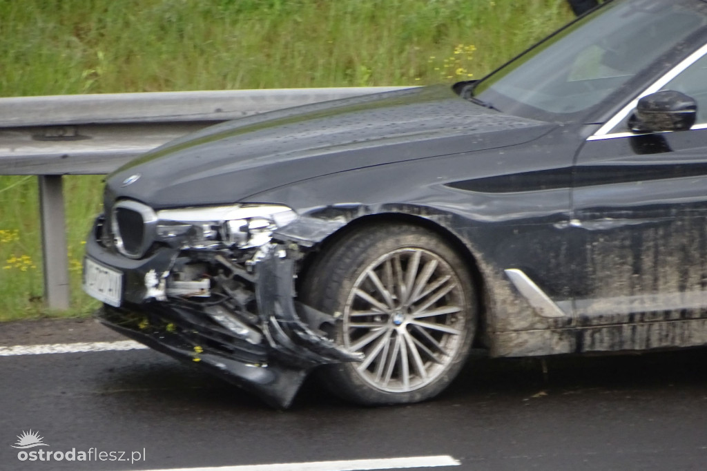 Dwa zdarzenia na S7: bmw i audi uderzyły w bariery