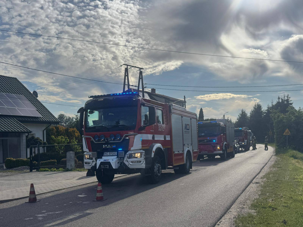Bus z dziećmi potrącił kobietę na chodniku