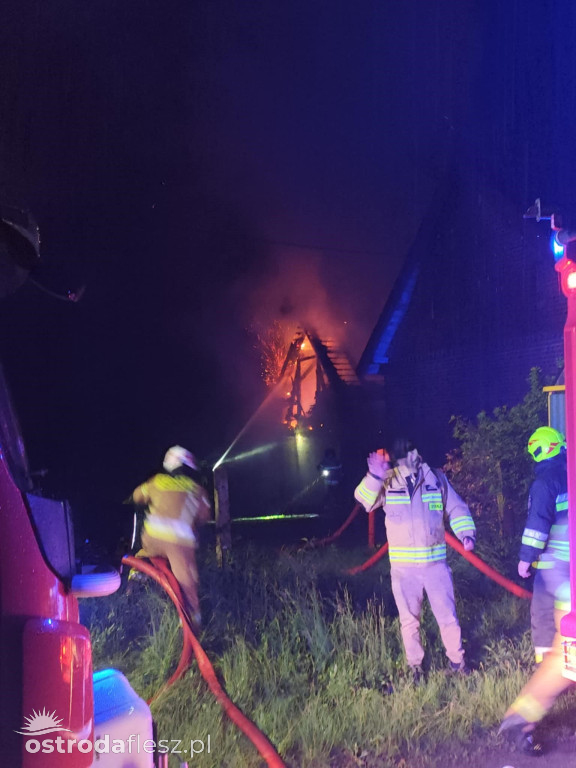 Duży nocny pożar w Dziadyku w Gminie Ostróda!