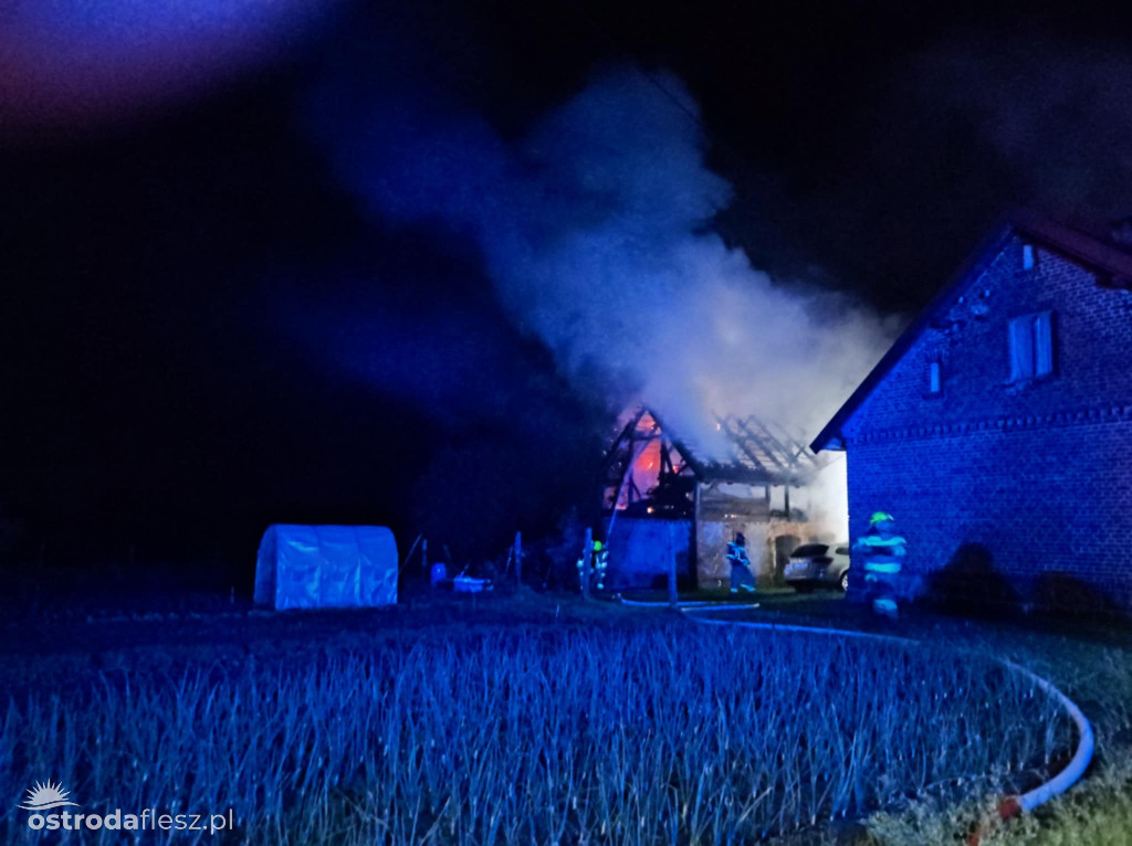 Duży nocny pożar w Dziadyku w Gminie Ostróda!