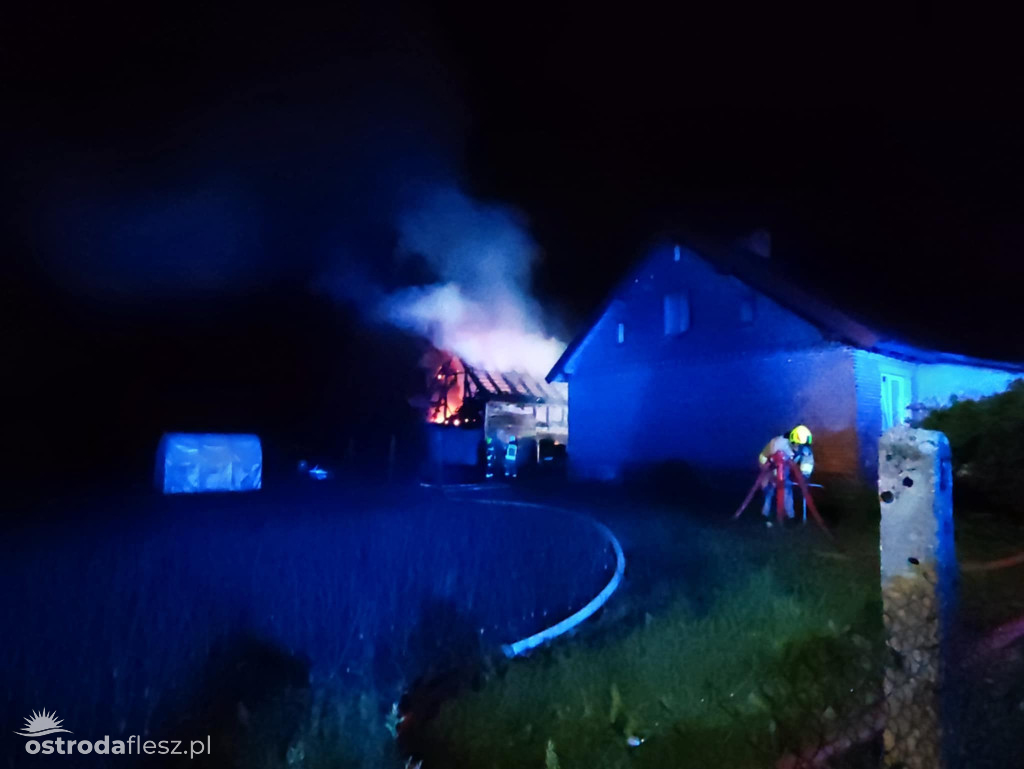 Duży nocny pożar w Dziadyku w Gminie Ostróda!