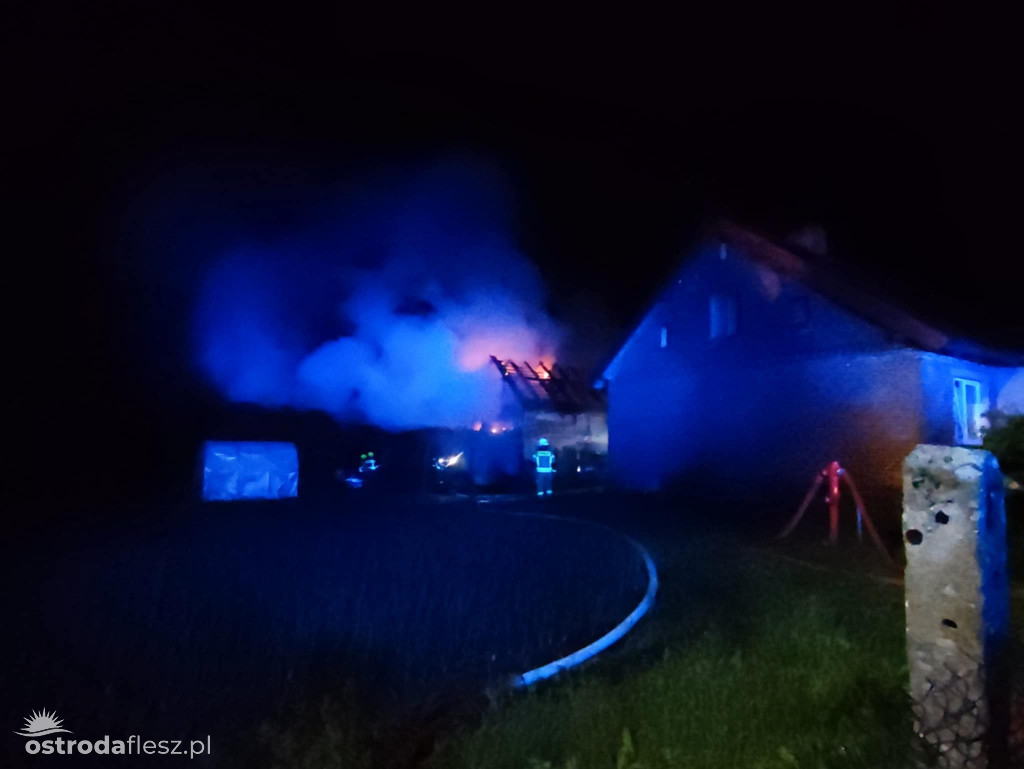 Duży nocny pożar w Dziadyku w Gminie Ostróda!