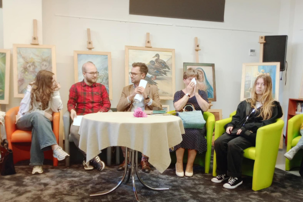 Męskie czytanie w Bibliotece Multimedialnej w Ostródzie