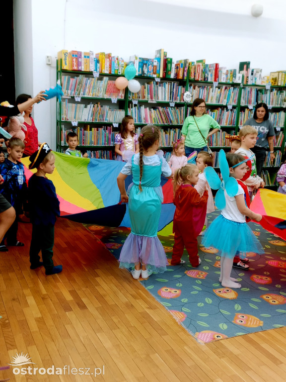 Bajkowy Bal Przebierańców w Miejskiej Bibliotece