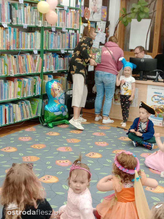 Bajkowy Bal Przebierańców w Miejskiej Bibliotece
