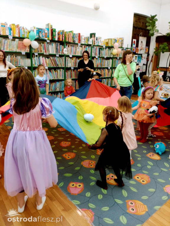 Bajkowy Bal Przebierańców w Miejskiej Bibliotece