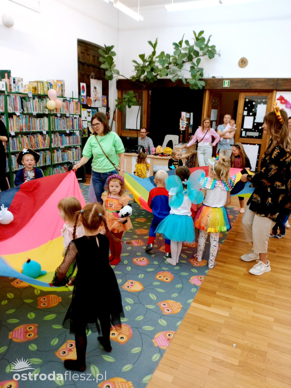 Bajkowy Bal Przebierańców w Miejskiej Bibliotece