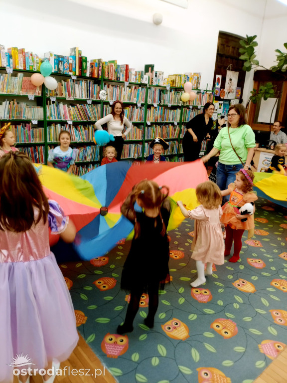 Bajkowy Bal Przebierańców w Miejskiej Bibliotece