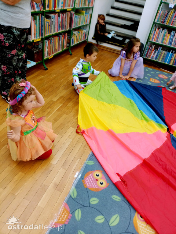 Bajkowy Bal Przebierańców w Miejskiej Bibliotece