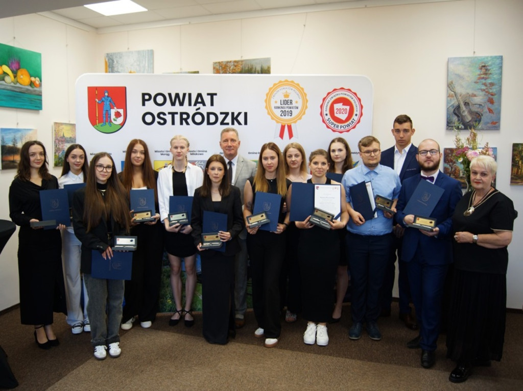 Najzdolniejsi absolwenci w powiecie nagrodzeni!