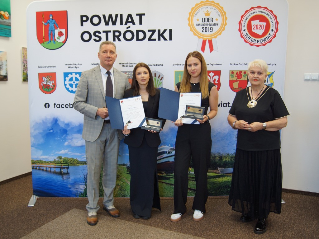 Najzdolniejsi absolwenci w powiecie nagrodzeni!