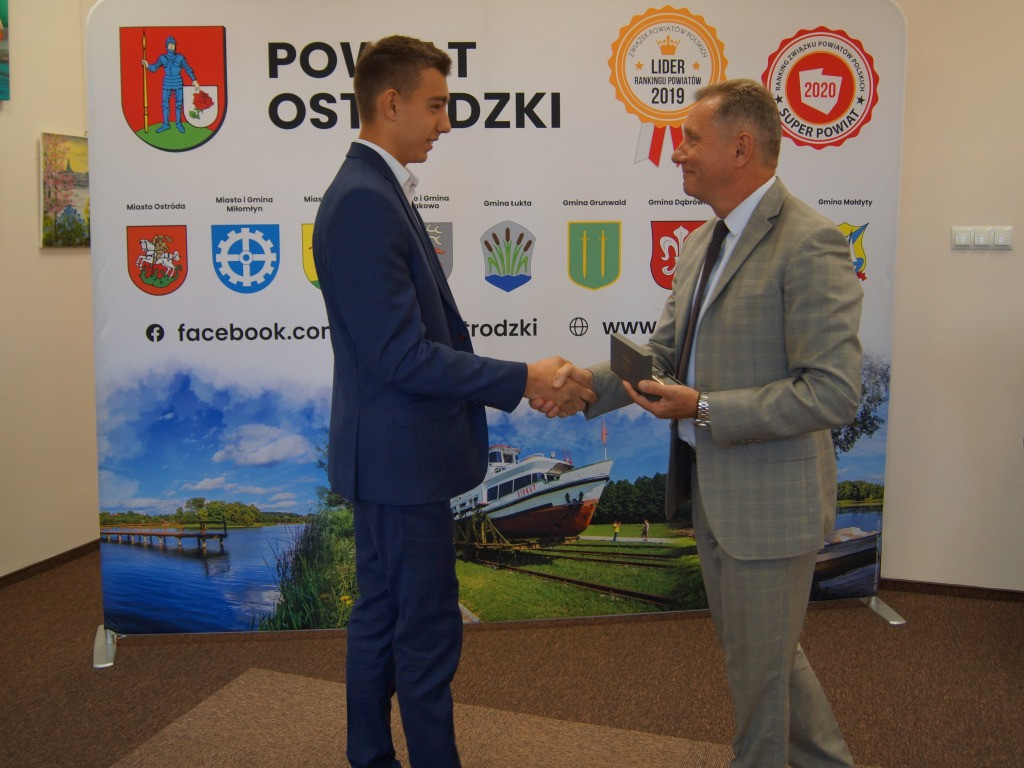 Najzdolniejsi absolwenci w powiecie nagrodzeni!