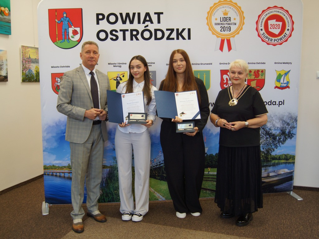 Najzdolniejsi absolwenci w powiecie nagrodzeni!