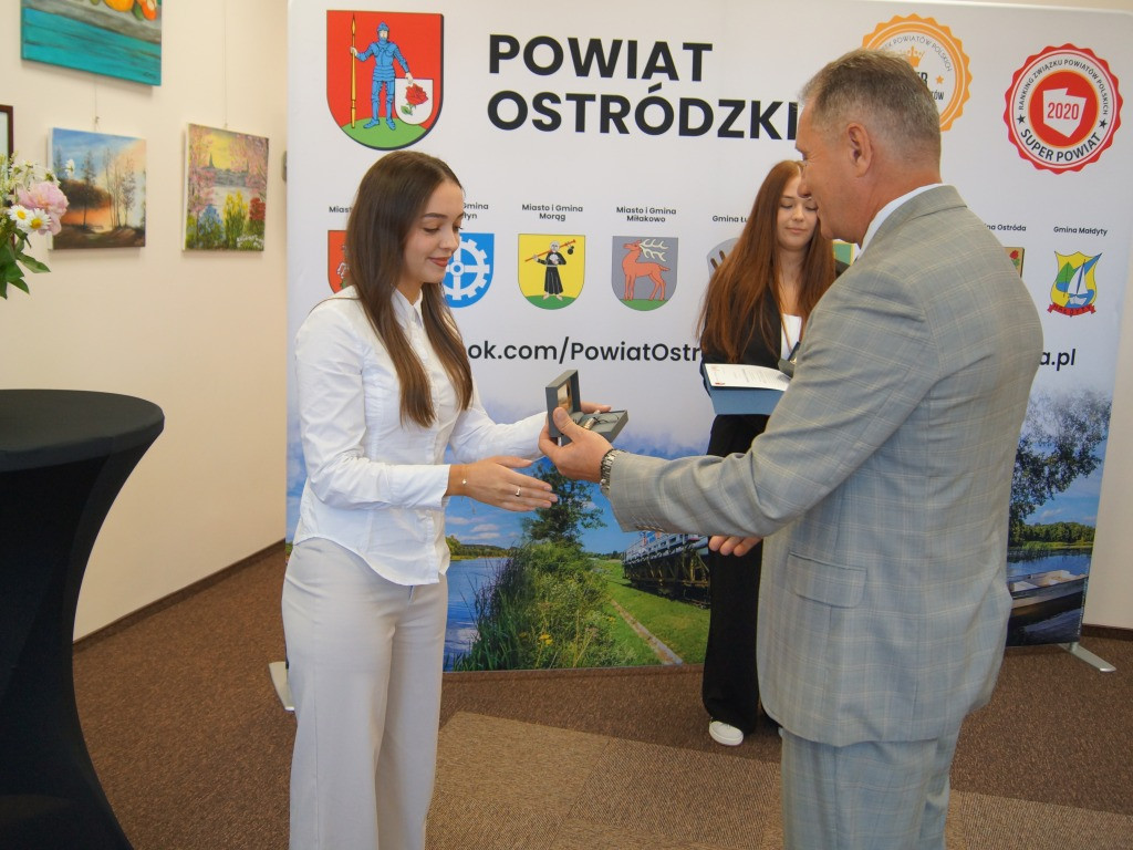 Najzdolniejsi absolwenci w powiecie nagrodzeni!