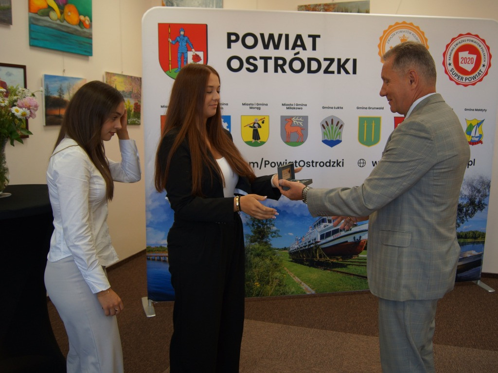 Najzdolniejsi absolwenci w powiecie nagrodzeni!