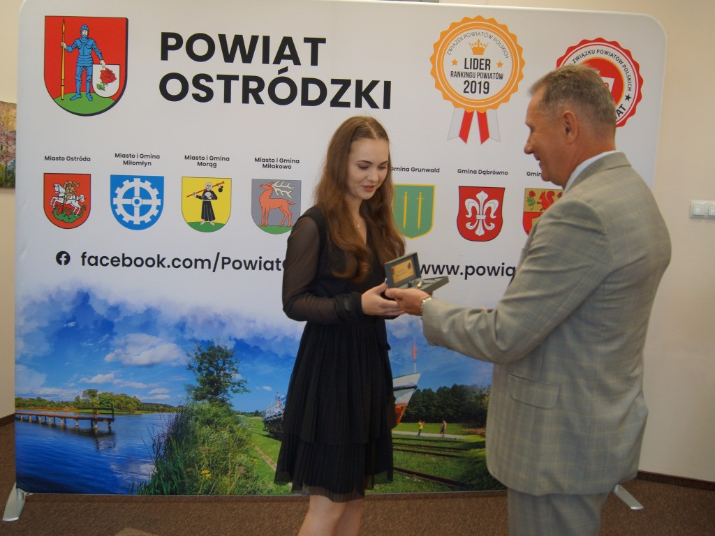 Najzdolniejsi absolwenci w powiecie nagrodzeni!