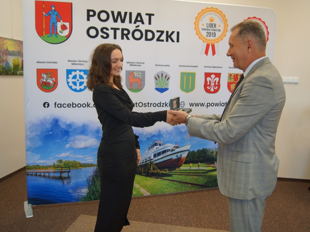 Najzdolniejsi absolwenci w powiecie nagrodzeni!