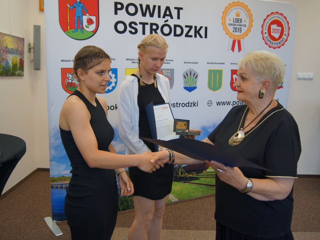 Najzdolniejsi absolwenci w powiecie nagrodzeni!