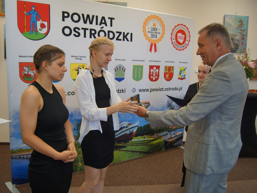 Najzdolniejsi absolwenci w powiecie nagrodzeni!