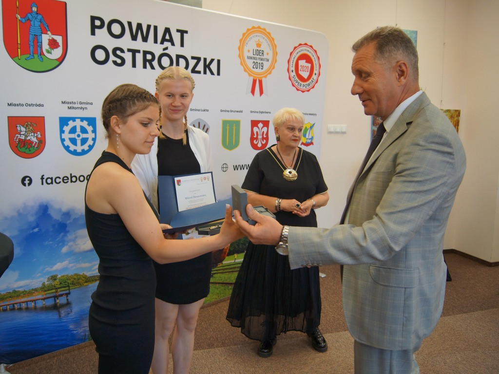 Najzdolniejsi absolwenci w powiecie nagrodzeni!