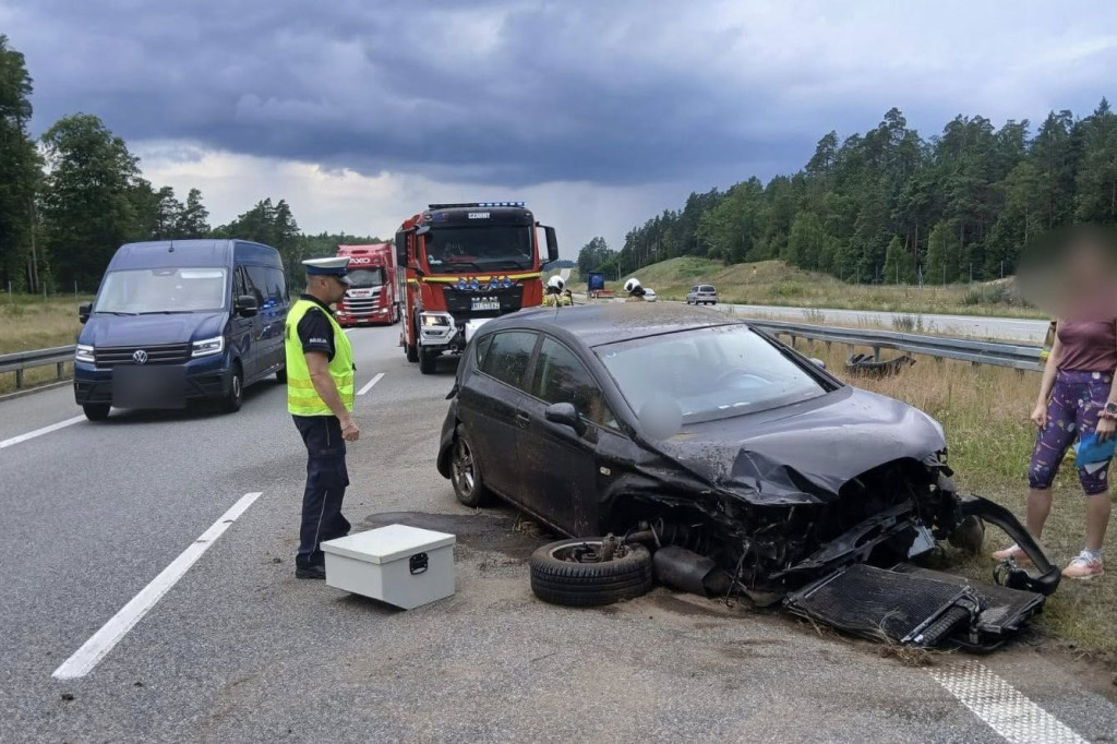 Uderzyła w bariery na S7 w okolicy Piławek