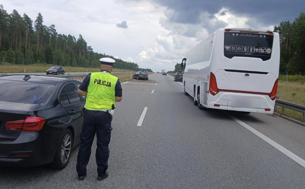Uderzyła w bariery na S7 w okolicy Piławek