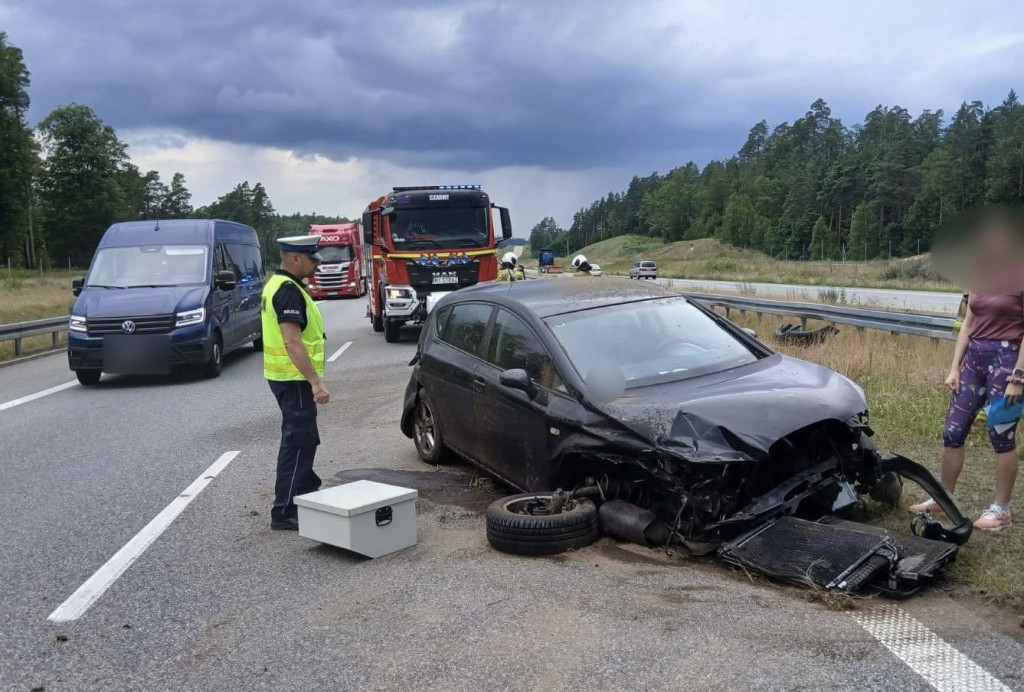 Uderzyła w bariery na S7 w okolicy Piławek