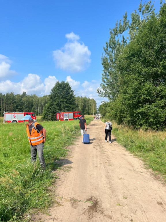 Bus zderzył się z pociągiem! Nie żyje kierowca