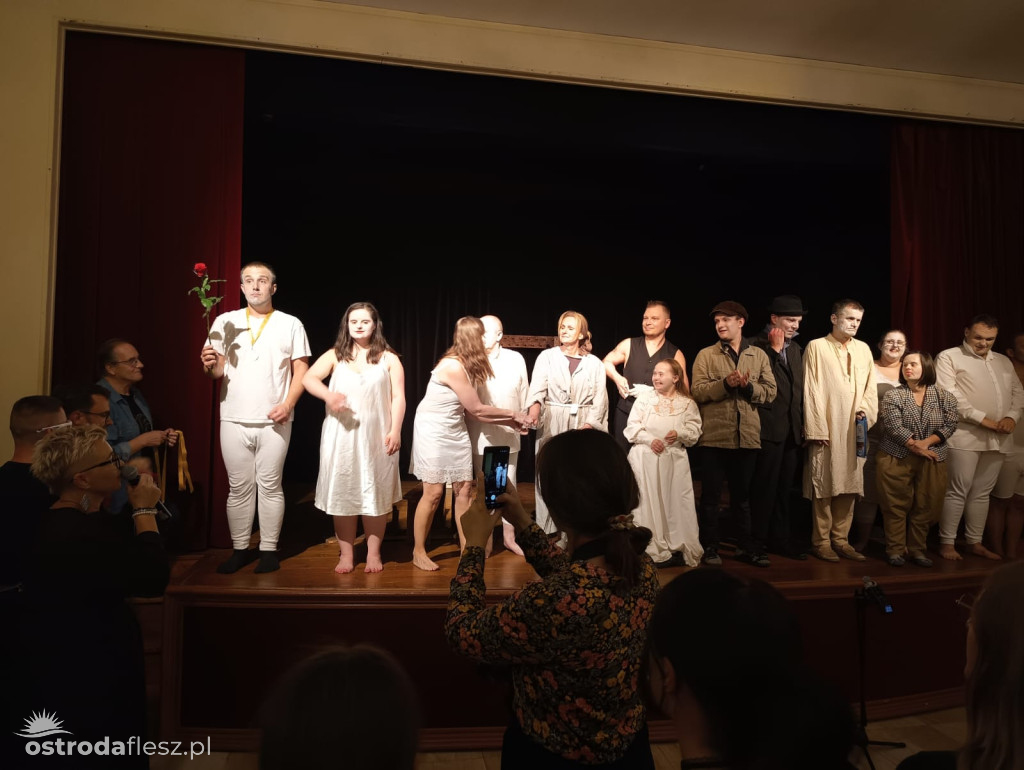 Setny pokaz sztuki Szatnia Teatru Przebudzeni