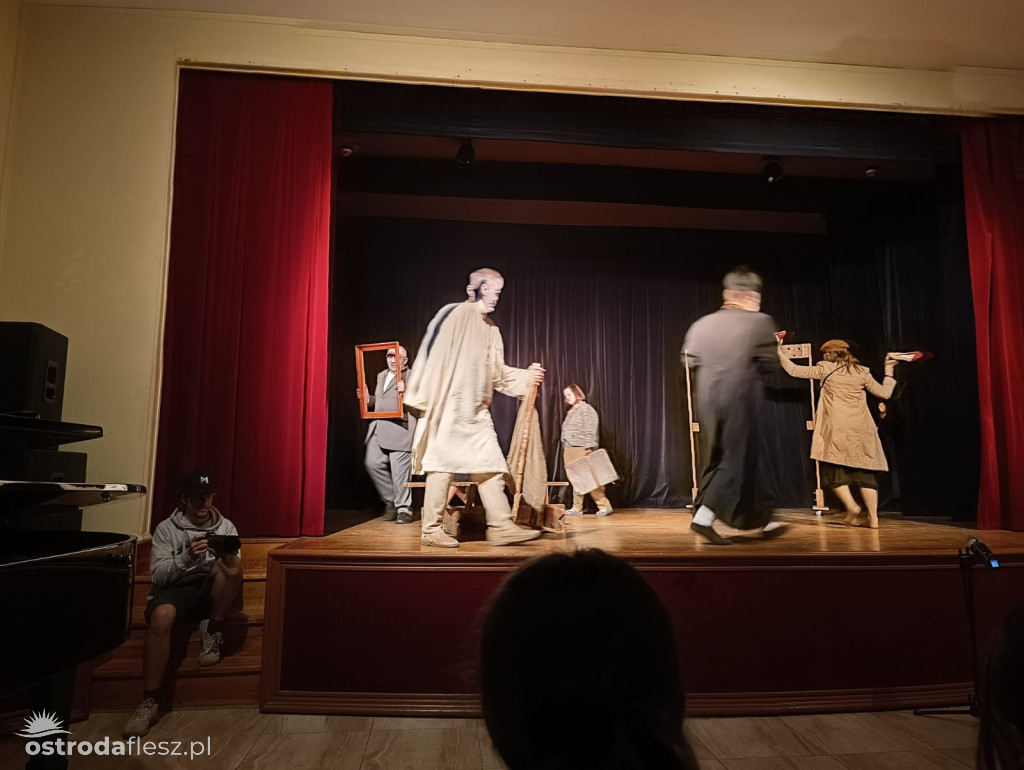 Setny pokaz sztuki Szatnia Teatru Przebudzeni