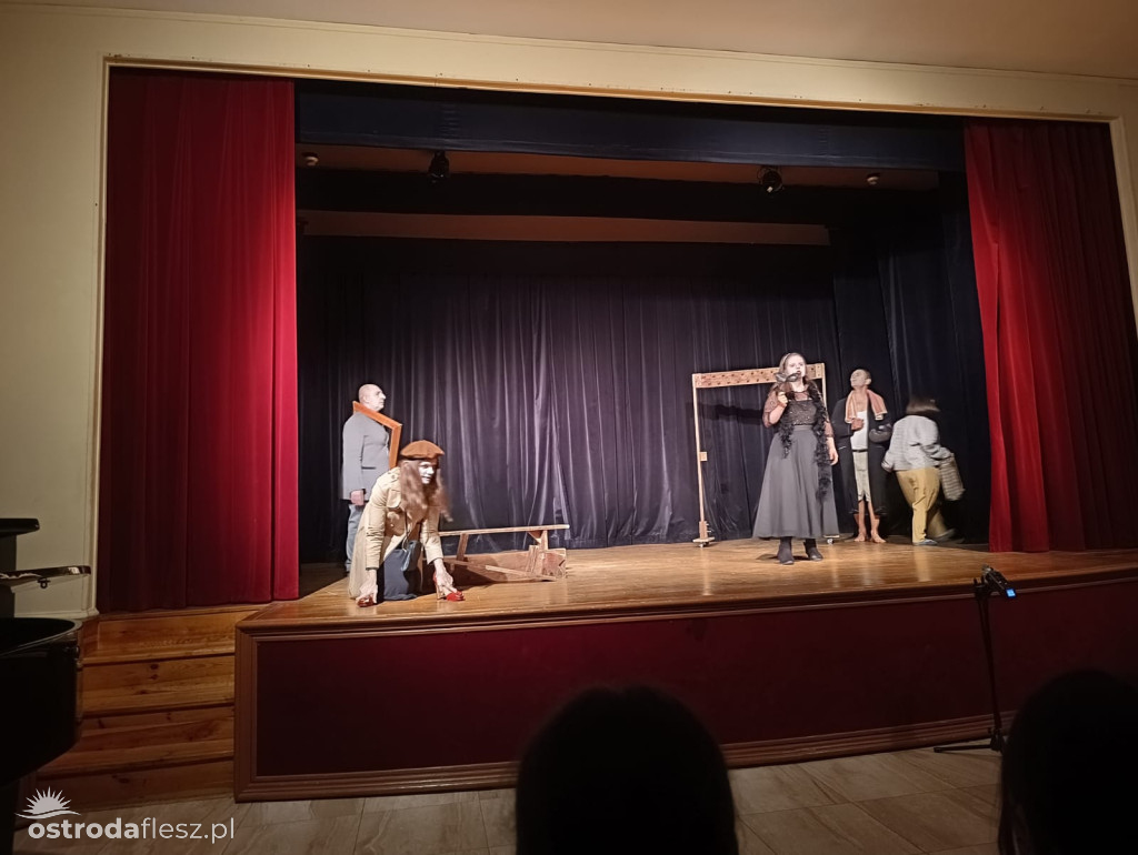 Setny pokaz sztuki Szatnia Teatru Przebudzeni