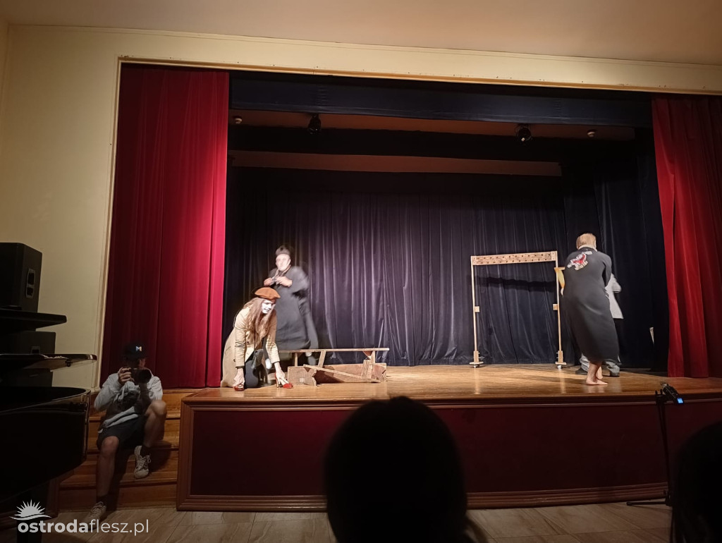 Setny pokaz sztuki Szatnia Teatru Przebudzeni