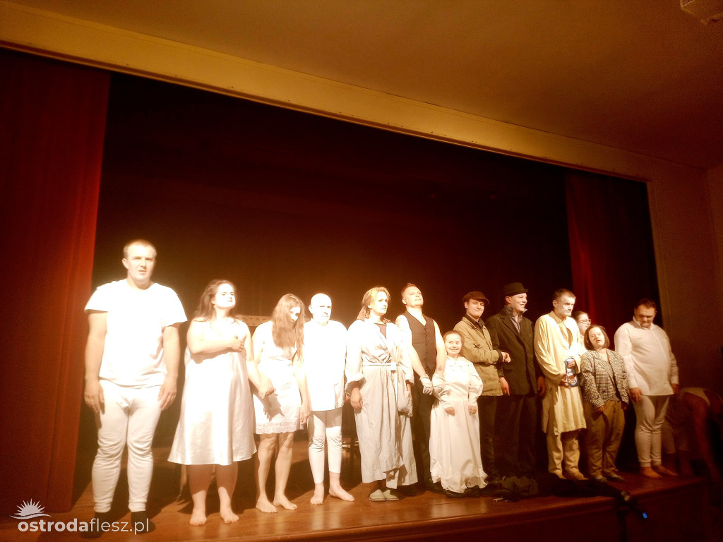 Setny pokaz sztuki Szatnia Teatru Przebudzeni
