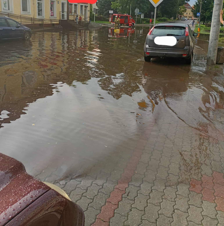 Podtopienia, zalania w Morągu po ulewach i burzach