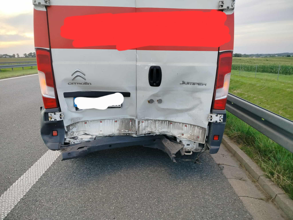 Osobówka najechała na tył citroena jumpera na S7