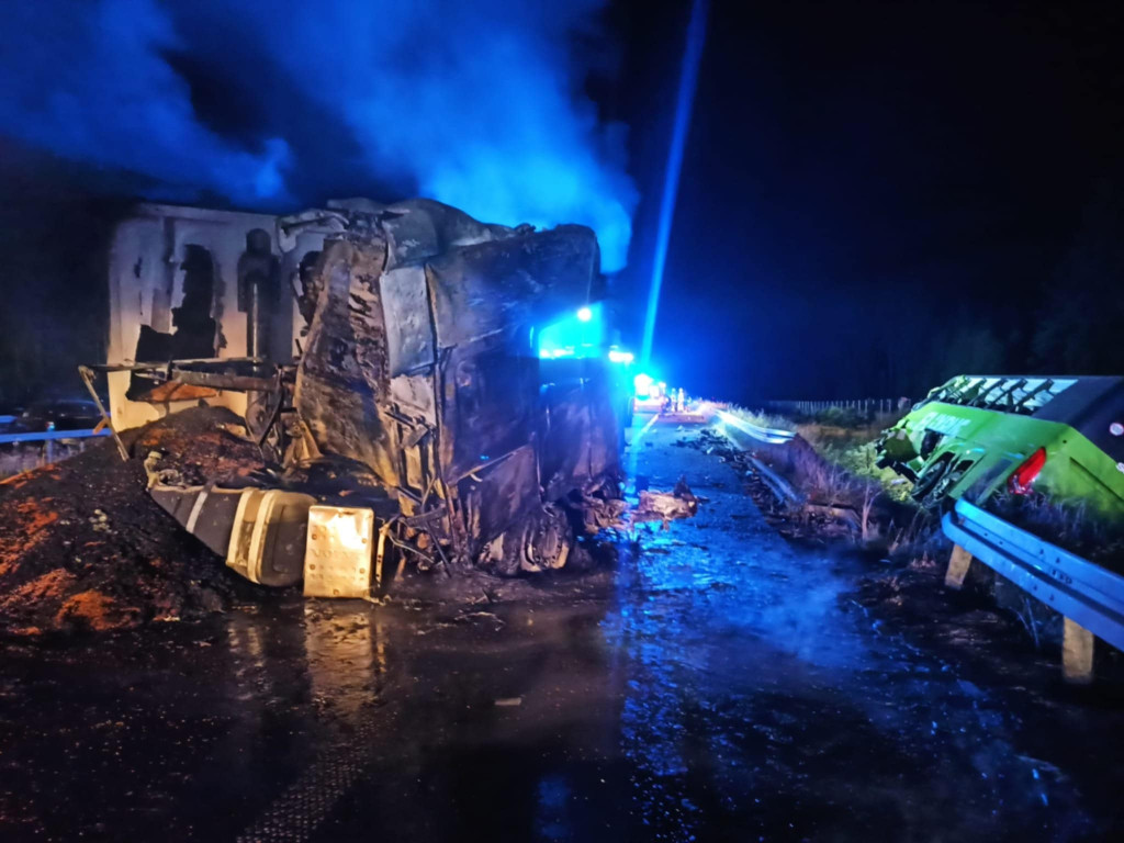 Zderzenie ciężarówki, autobusu i osobówki na S7!