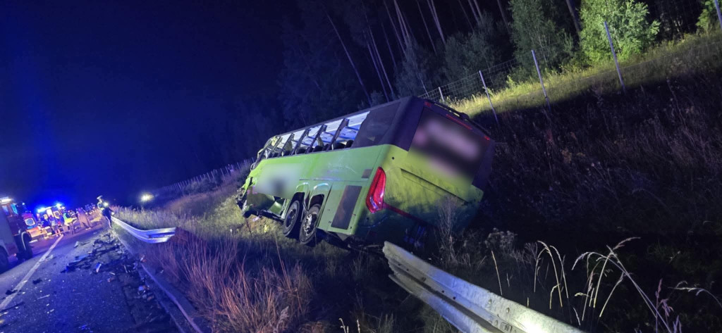 Zderzenie ciężarówki, autobusu i osobówki na S7!