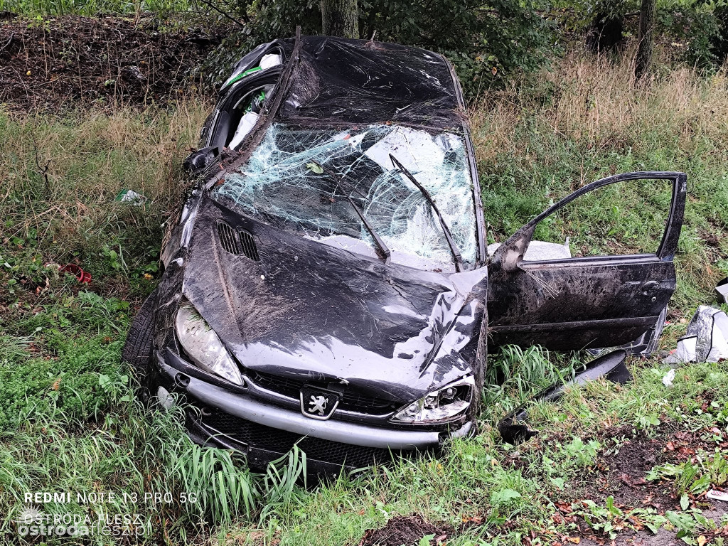 Peugeot dachował między Szyldakiem a Rychnowem!