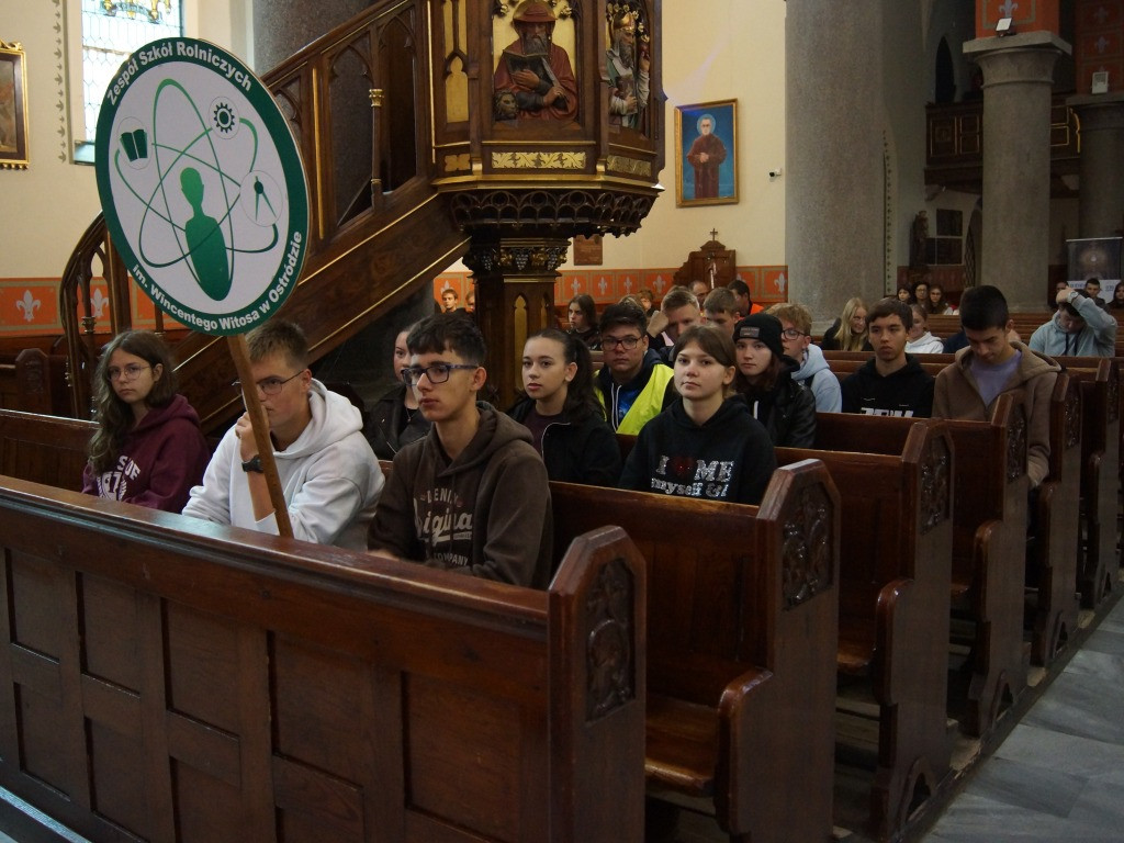 Uczniowie z powiatu ostródzkiego na pielgrzymce