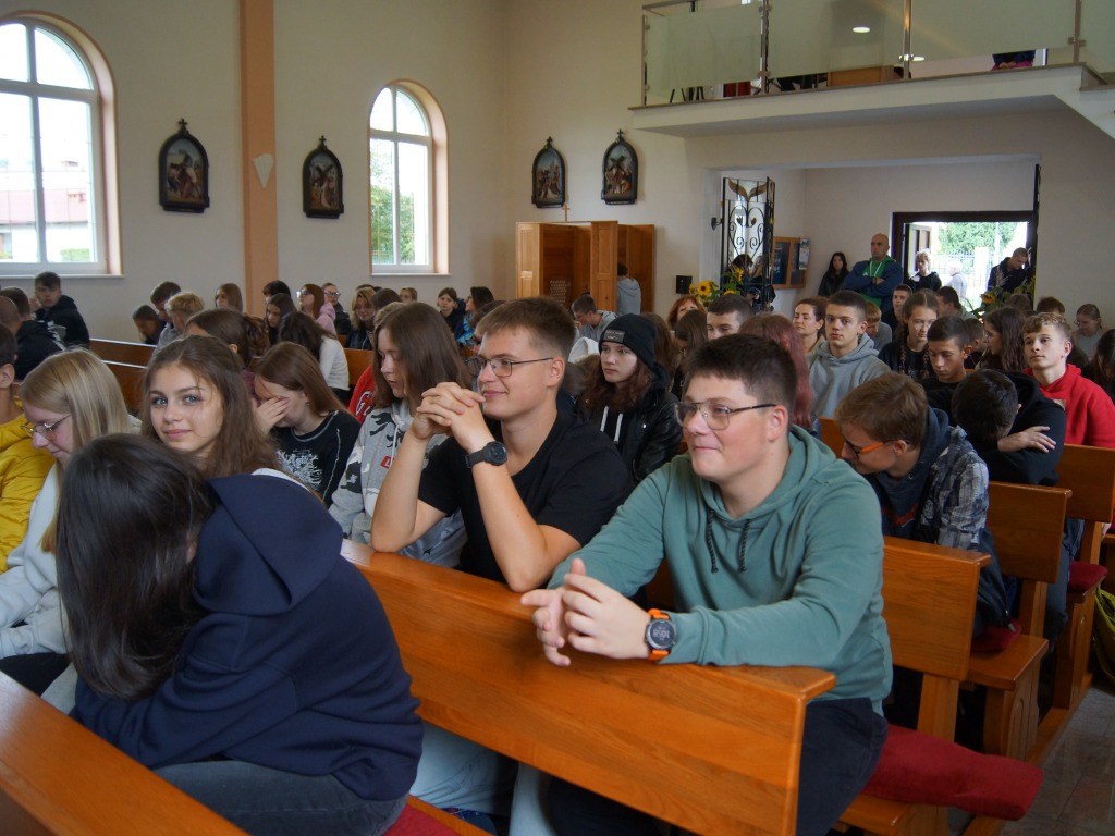 Uczniowie z powiatu ostródzkiego na pielgrzymce