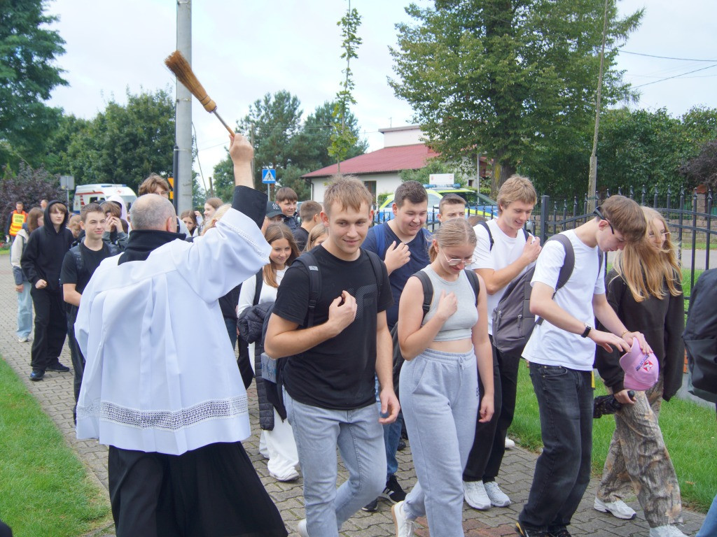 Uczniowie z powiatu ostródzkiego na pielgrzymce