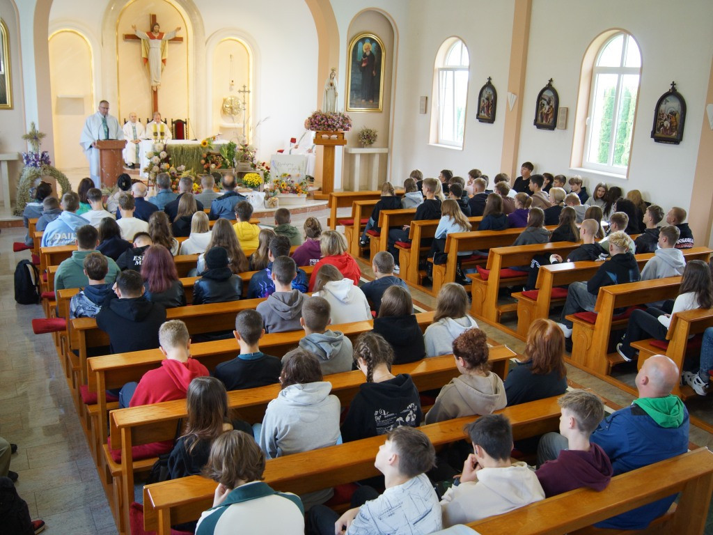 Uczniowie z powiatu ostródzkiego na pielgrzymce