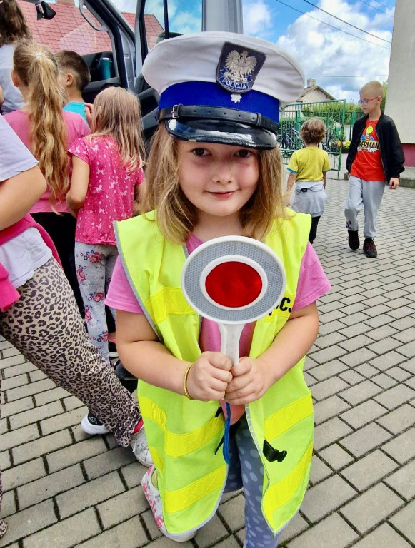 Policjanci w szkołach w Stębarku i Zwierzewie