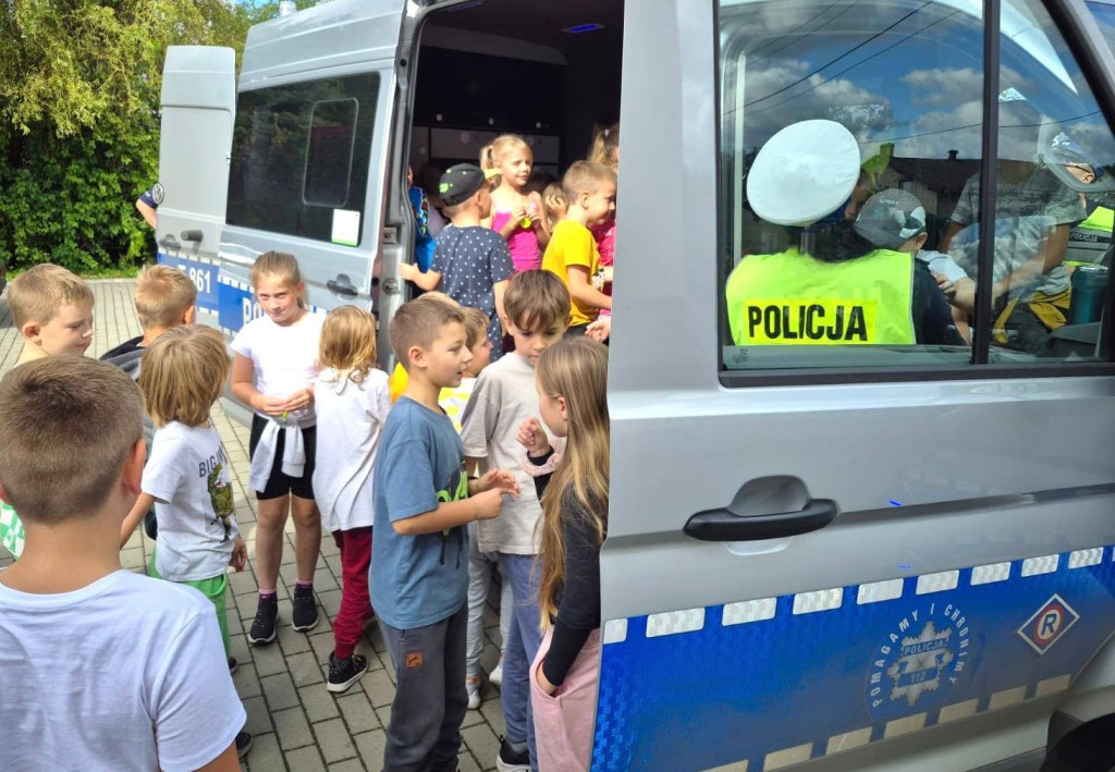 Policjanci w szkołach w Stębarku i Zwierzewie