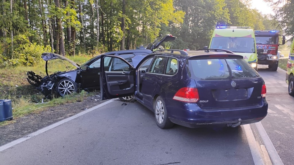 Zderzenie 3 osobówek na DK16 między Ostródą a Olsztynem